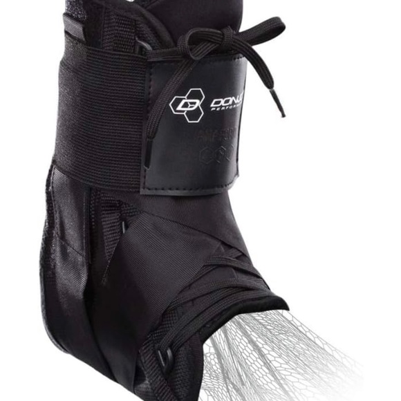 DonJoy's comprehensive Lace-up brace with figure 8 straps for stabilizat… - Picture 5 of 7